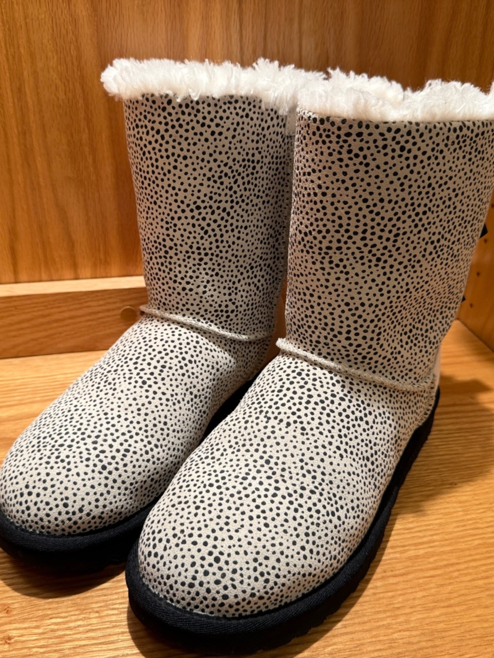 RARE Ugg Bailey Bow Cheetah Print Ivory - Picture 4 of 4